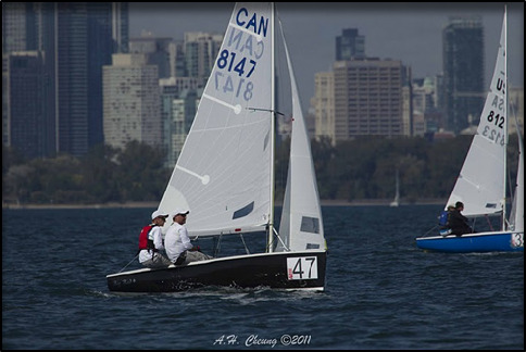 Albacore CAN 8147 racing with the finial radial main version, city skyline behind