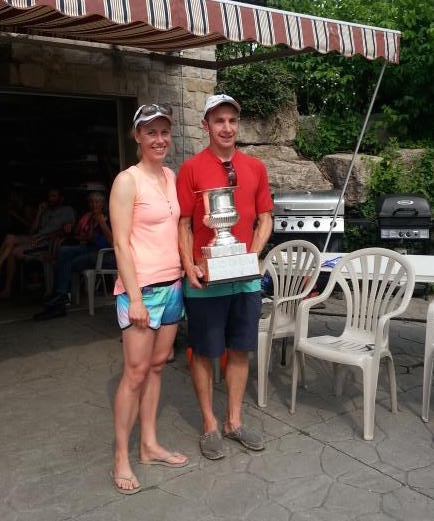 Ian Brayshaw and Jenny Gibbons holding the winning trophy