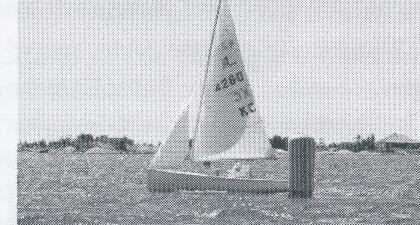 Single Albacore CAN 4260 sailing